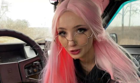 Русская парочка устраивает автосекс на природе: анальчик, игрушки и горячая девка, которая тестирует всё сразу и с кайфом!