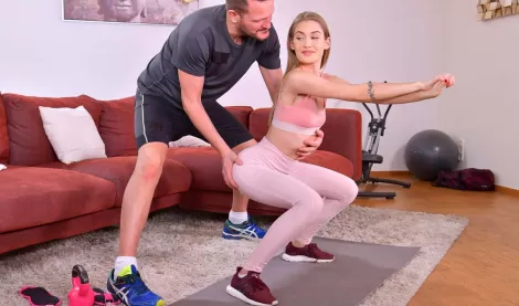 Личный тренер, помогает девушке с упражнениями и с сексом заодно