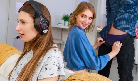 Парень изменяет девушке с ее красивой сестрой из Украины и старается не спалиться перед любимой