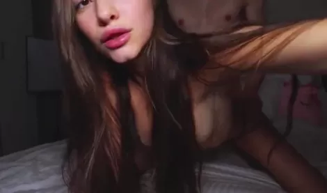 Молоденькая русская жена оделась в красивое белье и соблазнила мужа на домашний секс