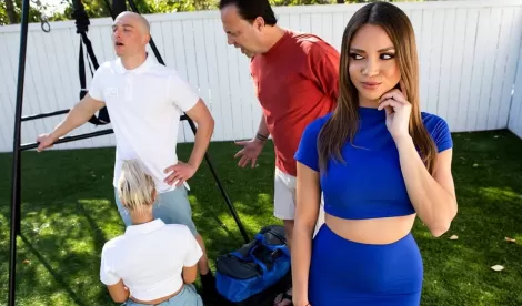 Развратная жена изменяет мужу находясь в гостях у друга