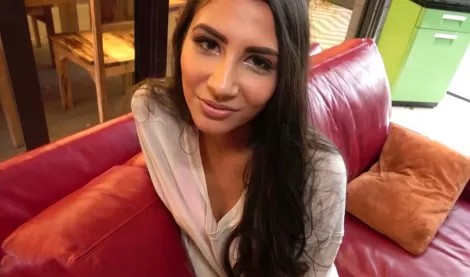 Красотка сестра нуждается в деньгах, а брат в сладком сексе